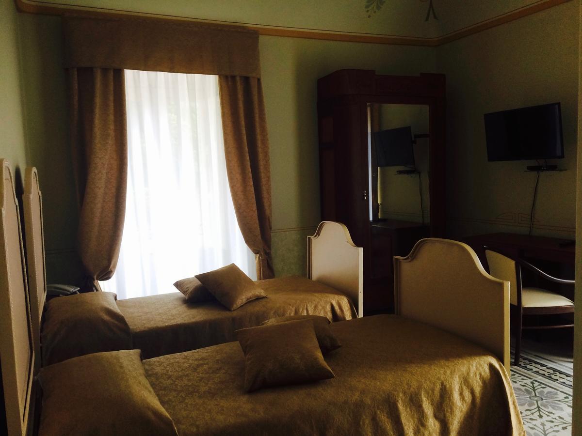 Hotel Sant'Anna Floresta エクステリア 写真